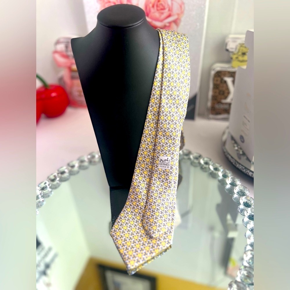Hermes yellow and blue Silk Geometric Pattern Tie 60’